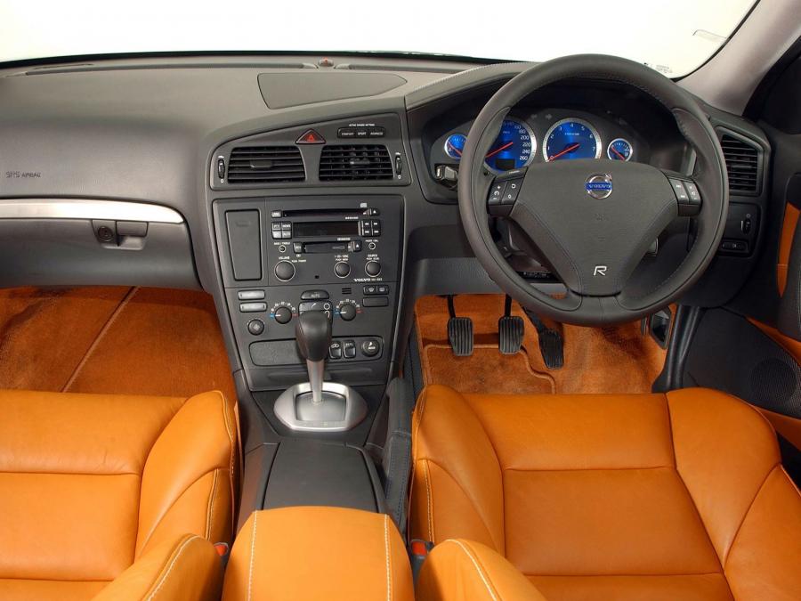 Volvo S60 R 2004 года  (ZA) (фото 2 из 21)